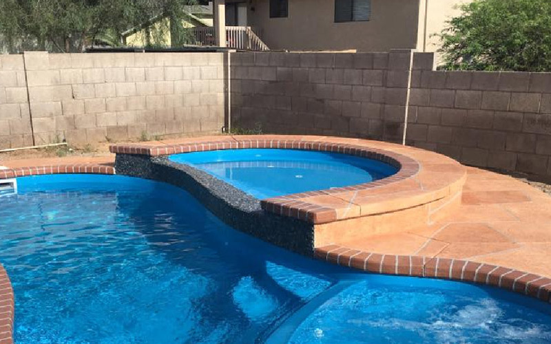 Round fiberglass spillover tanning ledge Valdosta GA